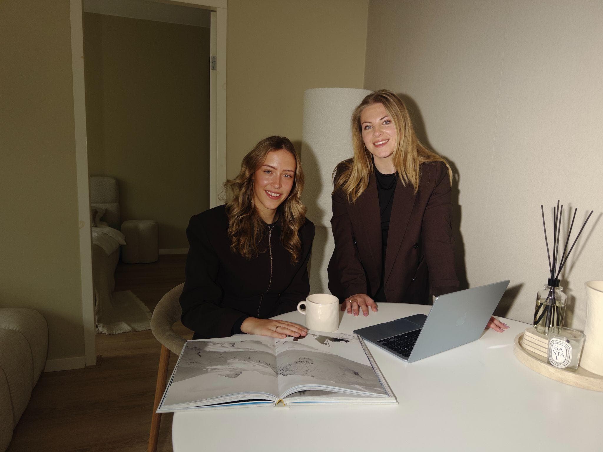 Kee en Zoë, oprichters van Settermatch